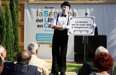 Imatge d'un acte de la 30a Setmana del Llibre en Català.