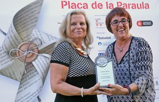 Imatge de Carme Riera quan va rebre el premi de la Setmana del Llibre en Català al setembre.