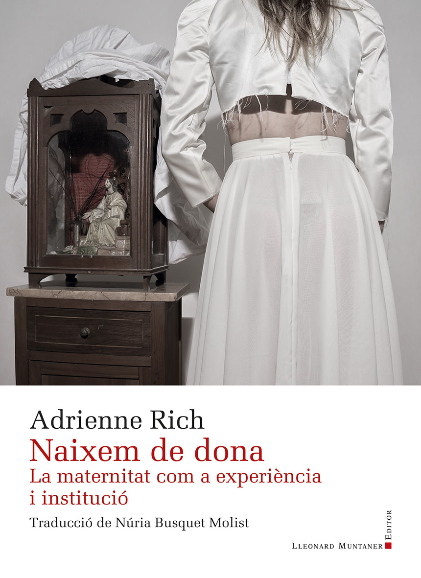 Naixem de dona : la maternitat com a experiència i institució